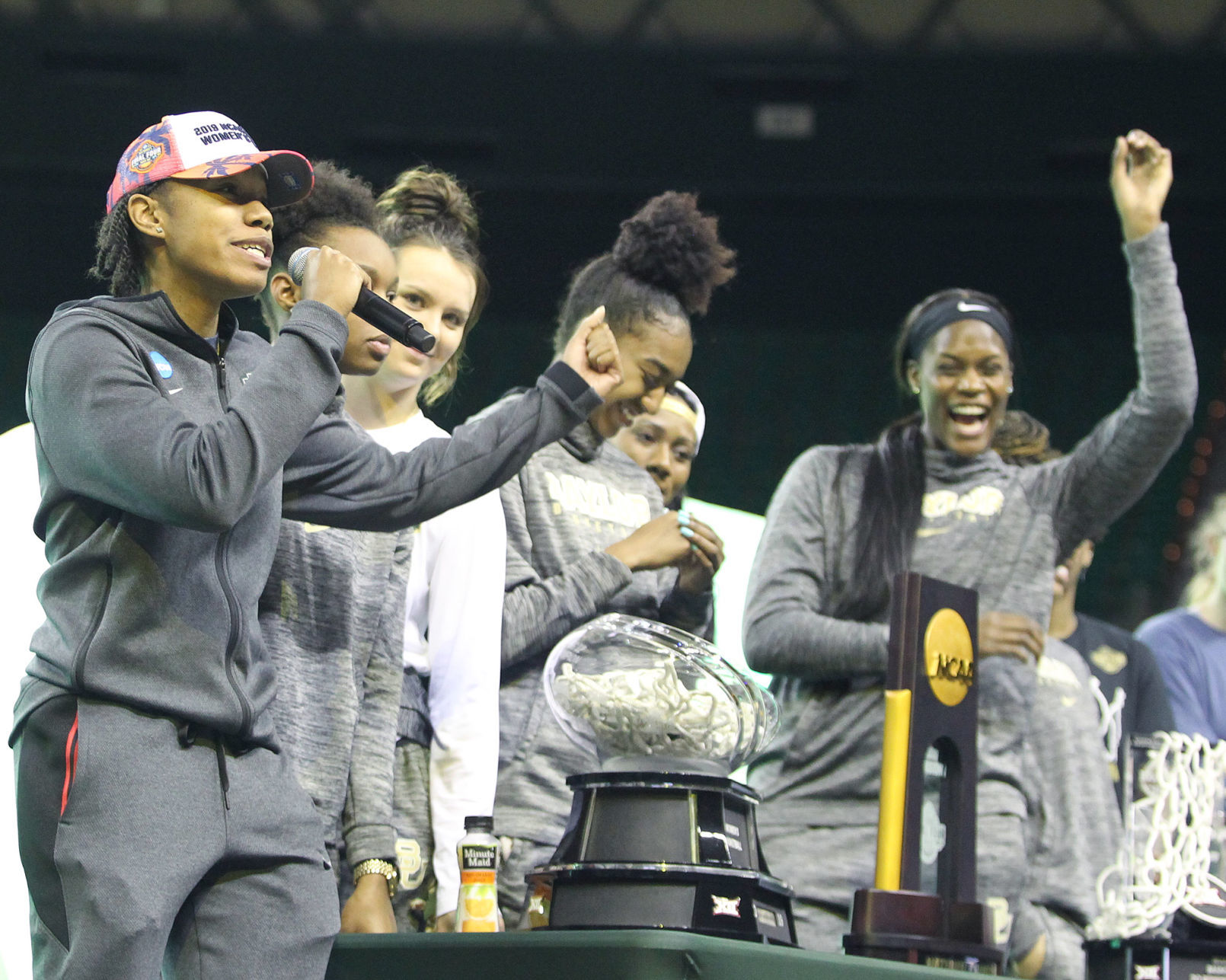 20190409_loc_lady_bears_welcome_jl2